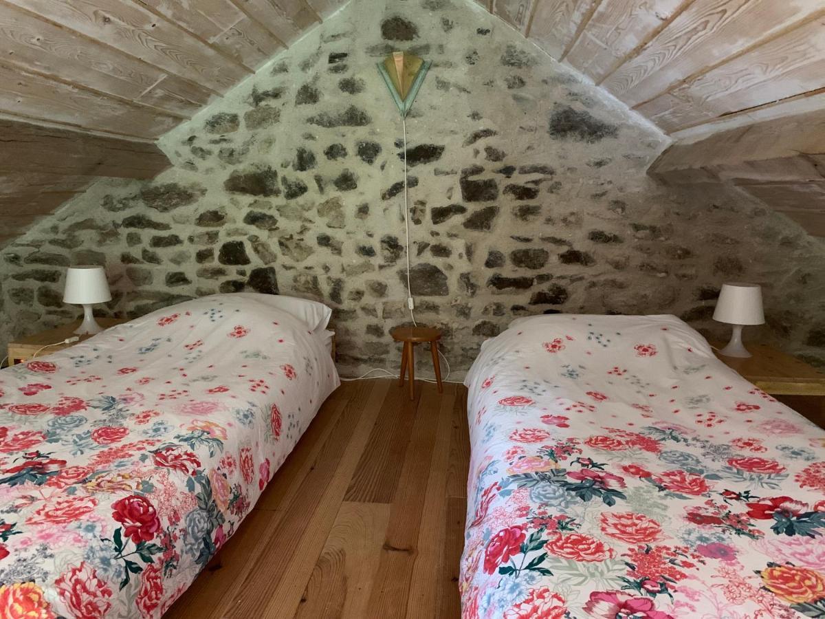 Petite maison Conjat Saint-Julien-le-Petit Extérieur photo
